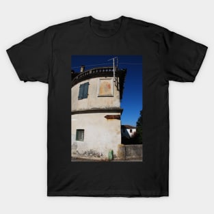 Building with Old Sammardenchia Sign T-Shirt